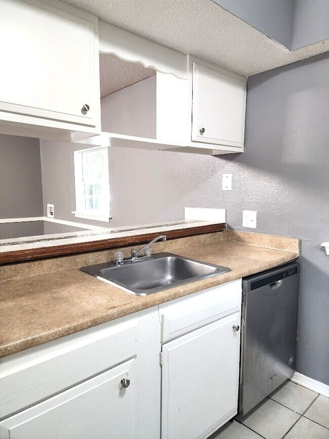 Building Photo - 3 Bed 2.5 Bath Apt NW OKC