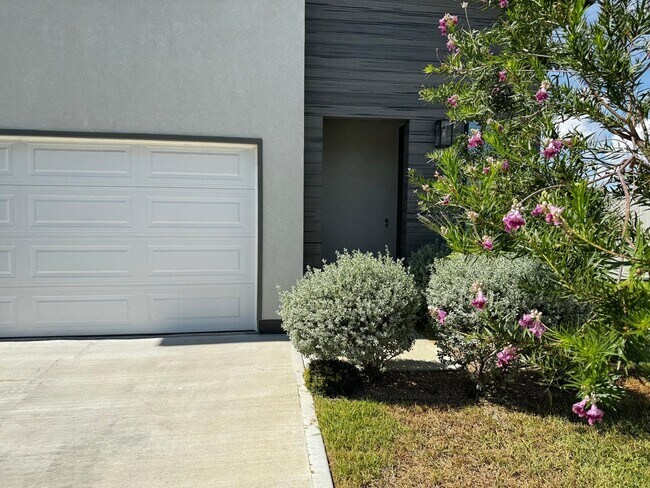 Building Photo - 216 Deer Path Lp