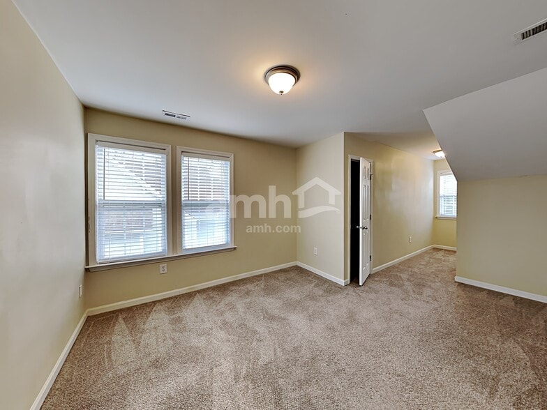 Building Photo - 3616 Willowtree Ln