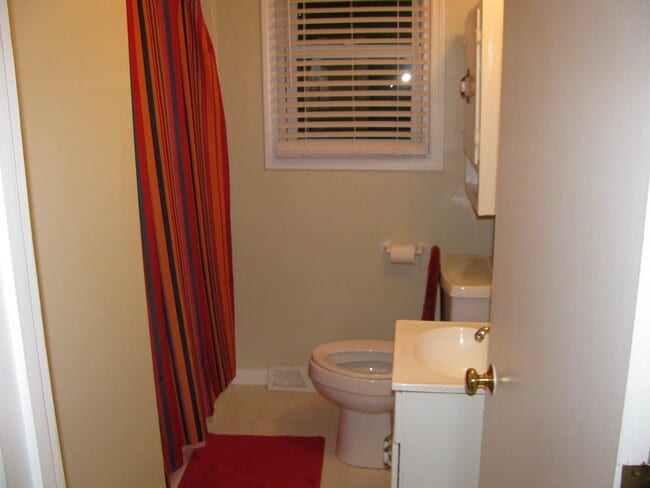 Building Photo - Great Location with 4 Bedrooms Rental Home