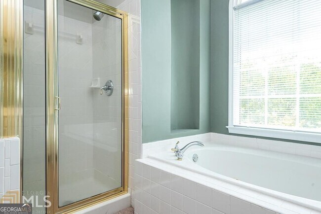 Building Photo - 225 Heritage Lake Dr