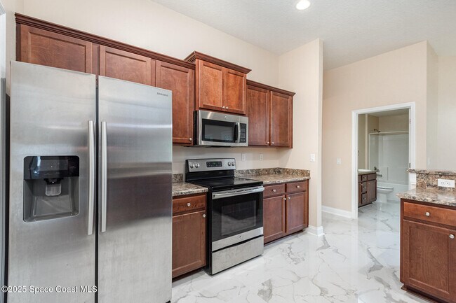 Building Photo - 49 Pine Cir Dr