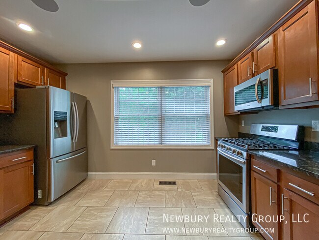 Building Photo - 147 Banksville Pl