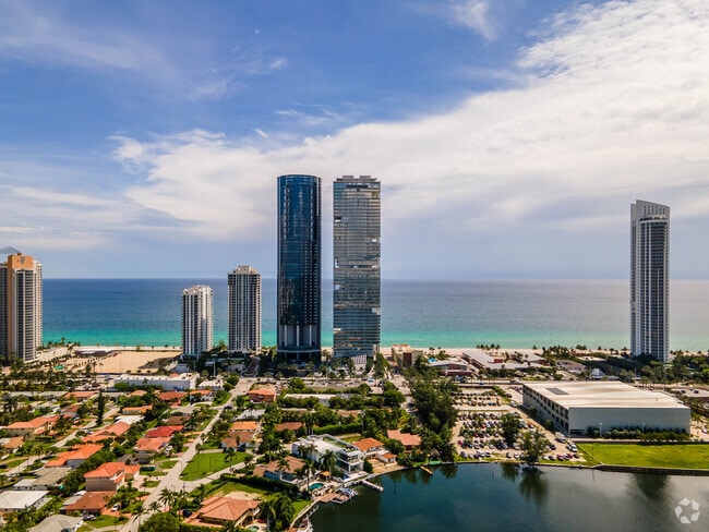 Building Photo - Turnberry Ocean Club Residence