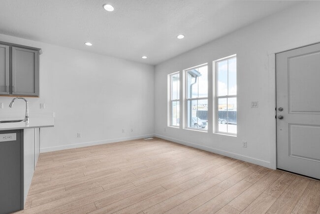 Building Photo - Dry Creek Highlands Towns - 8827