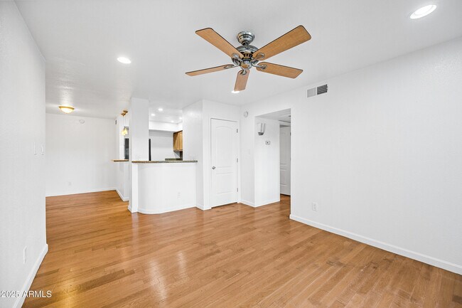 Building Photo - 4410 N Longview Ave