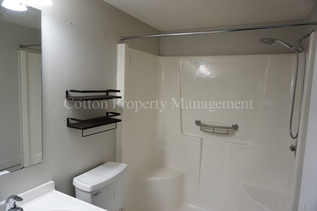 Building Photo - 2BR/2BA Condo - Great Location in Midtown Wilmington on Holly Tree / $1,199 /month Includes Water...