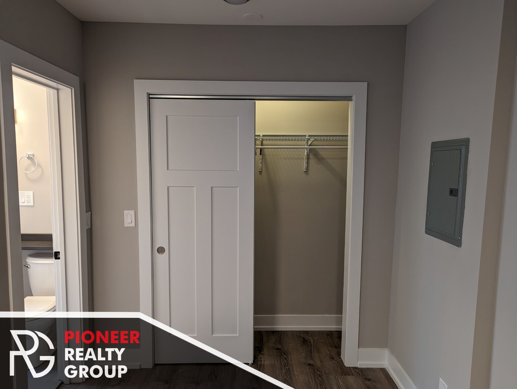 Building Photo - 4542 N Damen Ave