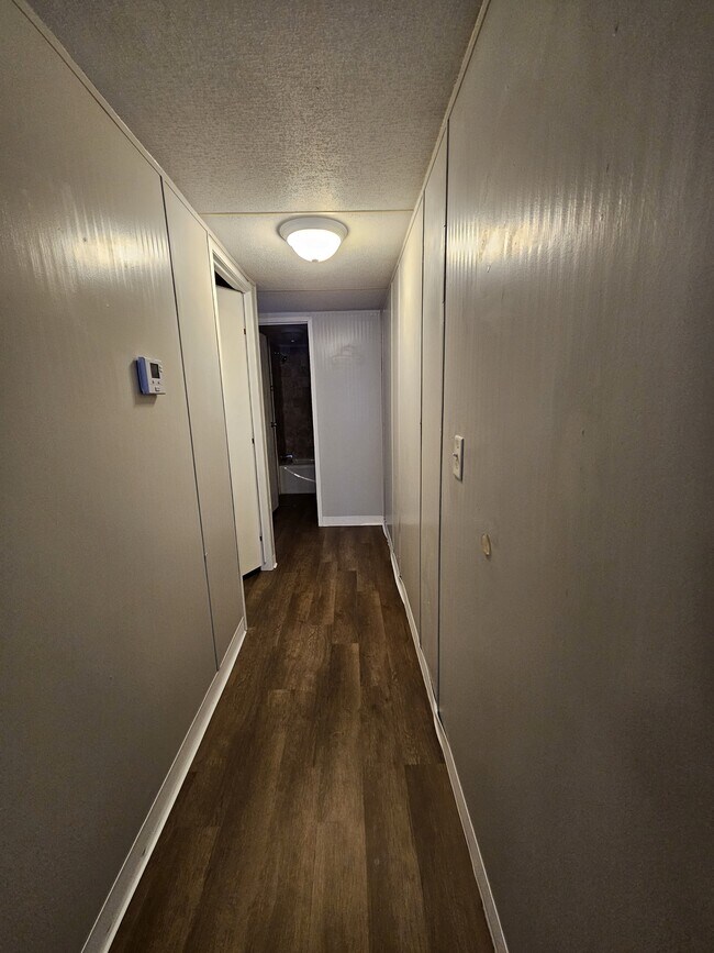 Building Photo - 333 Jasper Dr