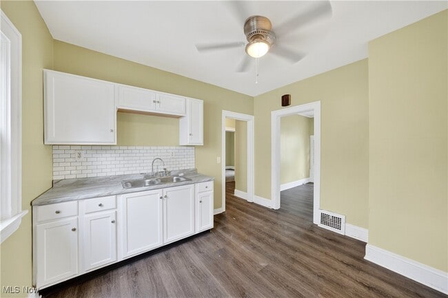Building Photo - 4200 Cullen Dr