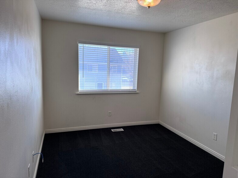 Building Photo - 2475 W 450 N