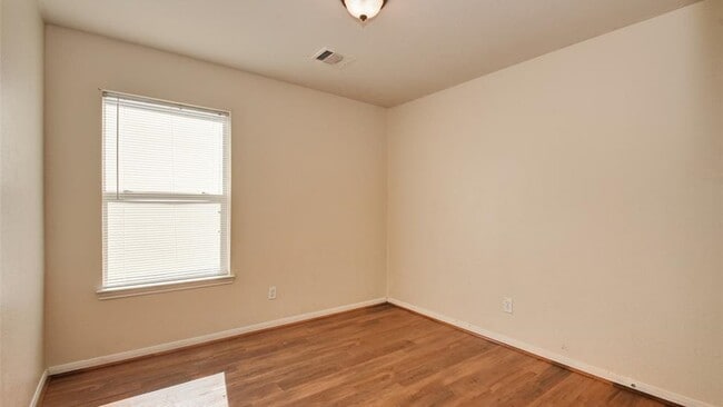 Building Photo - 18742 Westgate Park Dr