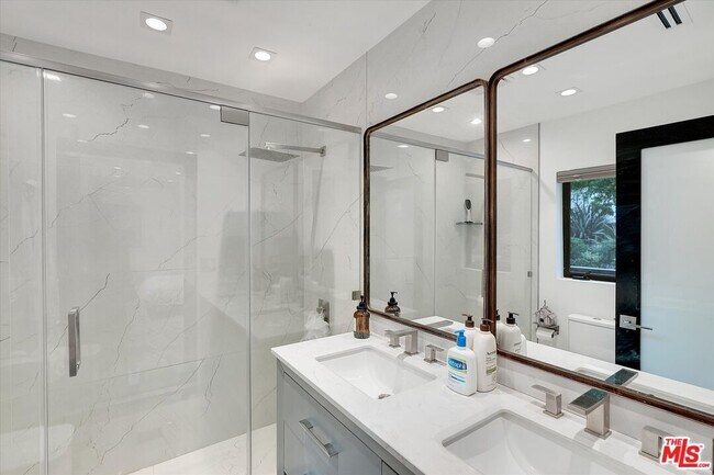 Building Photo - 11364 Sunset Blvd