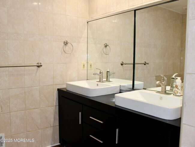 Building Photo - 153 Impatiens Ct