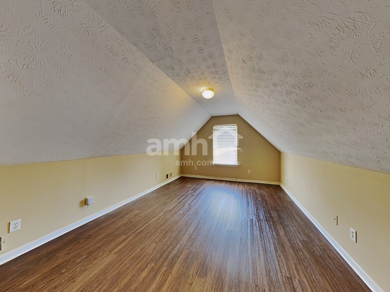 Building Photo - 1225 Stephens Pond View