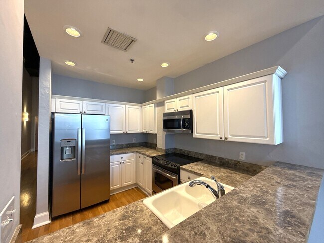 Building Photo - The Ivey's