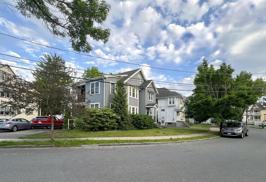 Building Photo - 48 Maynard St
