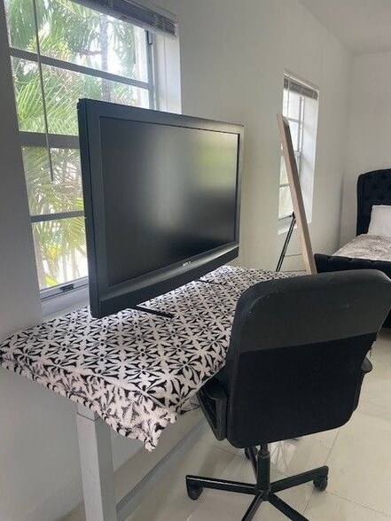 Building Photo - 1604 Drexel Ave