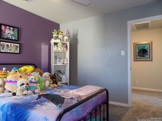 Building Photo - Beautiful and Spacious 4 Bedroom