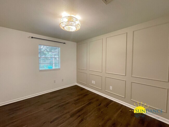 Building Photo - Updated 3-Bedroom Home in desirable Kenwood neighborhood!
