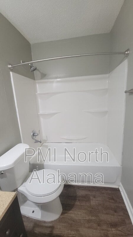 Building Photo - 4423 Bonnell Dr