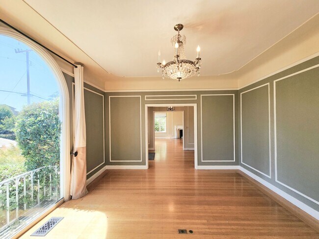 Building Photo - Elegant, spacious home in San Mateo