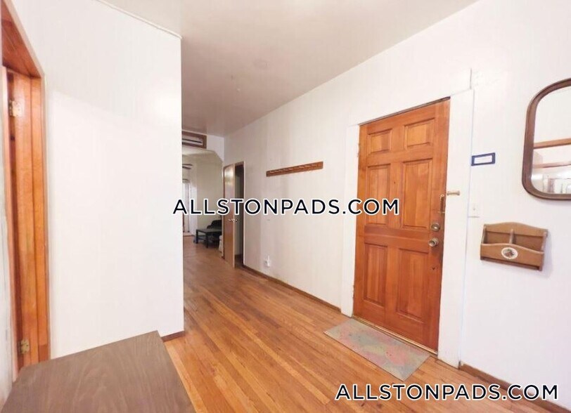 Building Photo - 46 Park Vale Ave