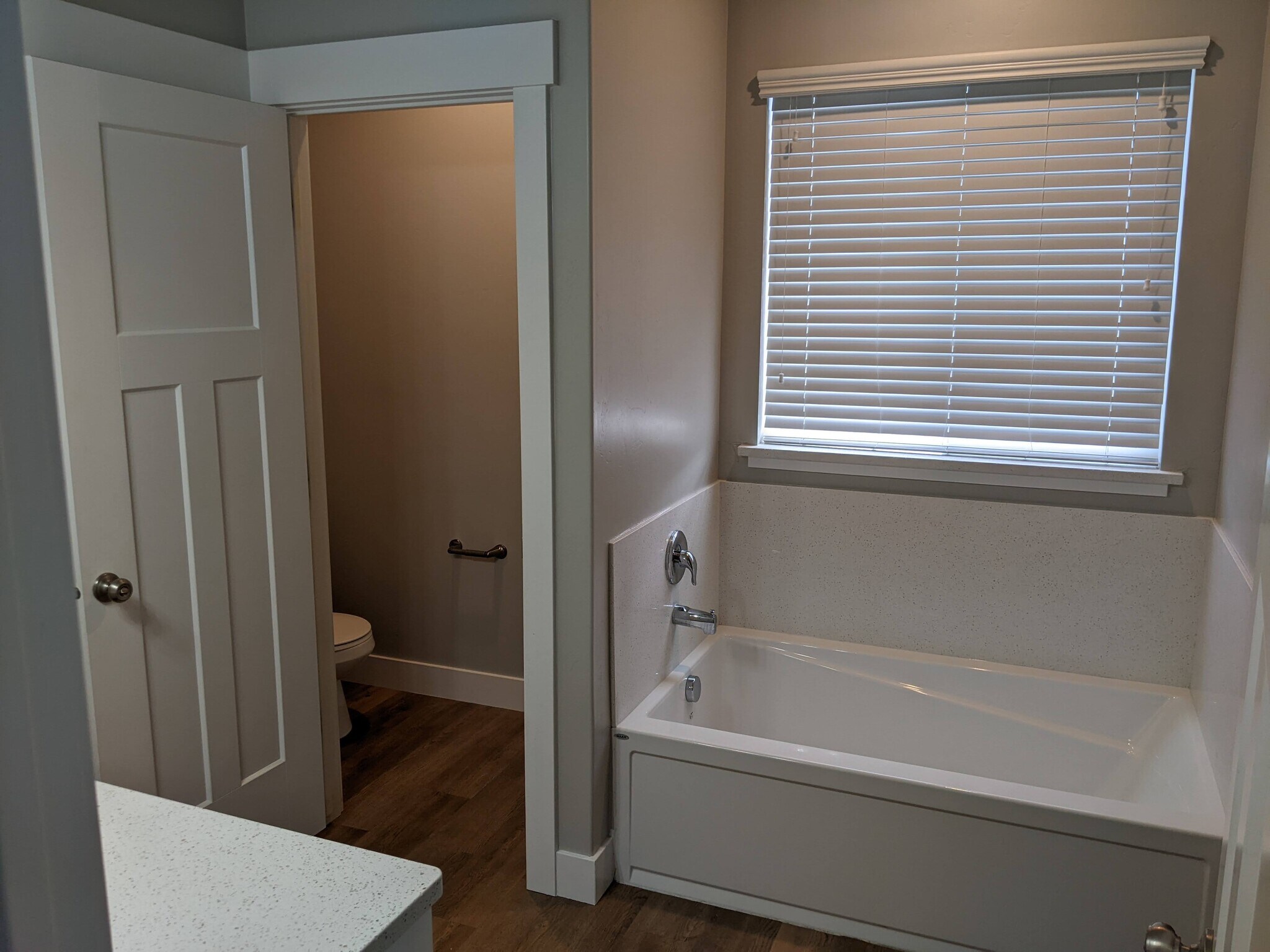 Building Photo - 889 E 600 N