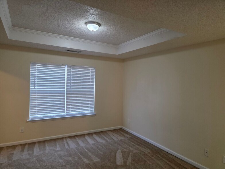 Building Photo - 213 Shenandoah Dr