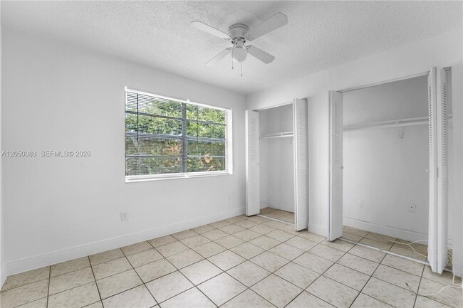 Building Photo - 1305 W 53rd St