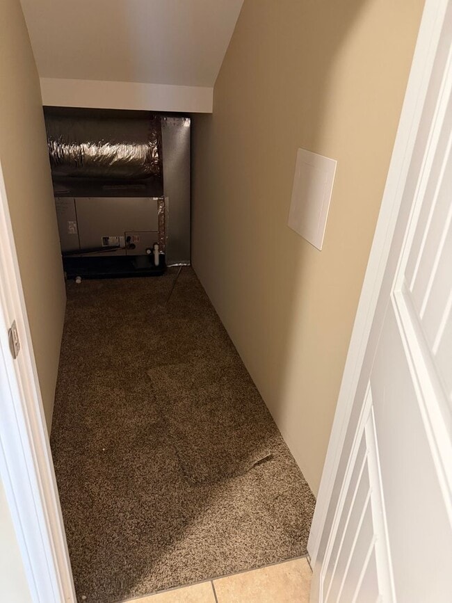 Building Photo - 2 Bedroom / 2 Bath Johnson City, TN 37604