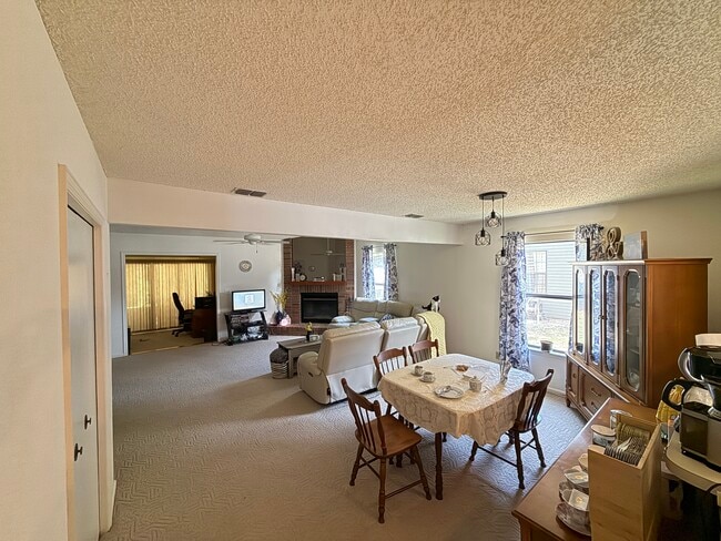 Building Photo - 6124 Beechwood Dr