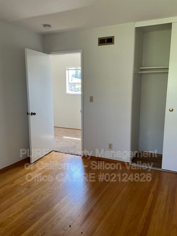 Building Photo - 5655 Glen Haven Ct