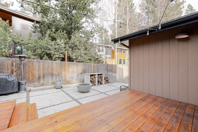 Building Photo - Furnished Rental in Desirable NW Bend Neighborhood