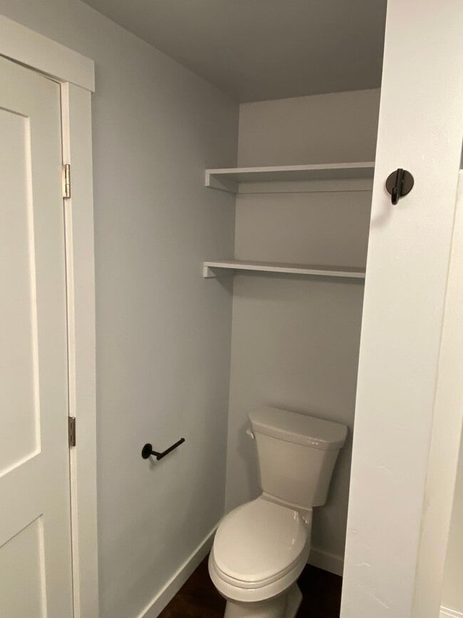 Building Photo - Custom Built Upstairs Private Apartment in...