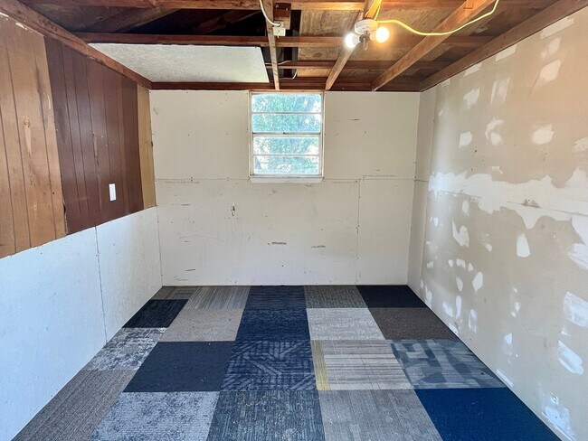 Building Photo - Charming 3 Bed 2 Bath!!