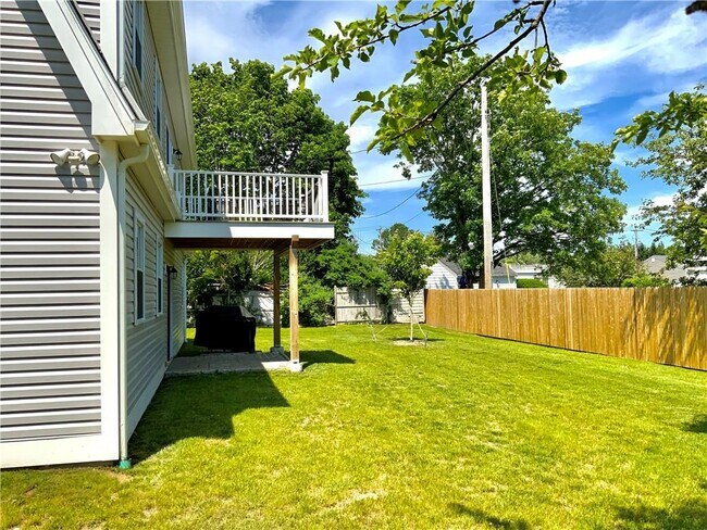Building Photo - 253 Oliphant Ln