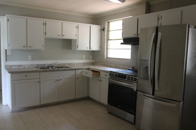 Building Photo - 1306 Maryland Dr