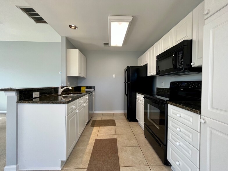 Building Photo - 4430 Lady Banks Ln