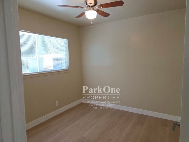 Building Photo - 919 Carpino Ave