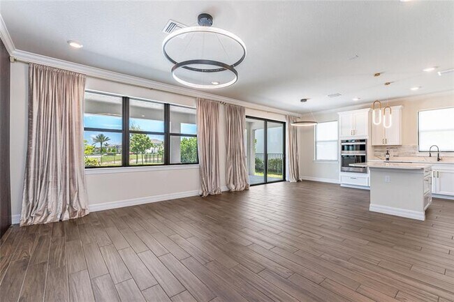 Building Photo - 4470 Gramercy Dr