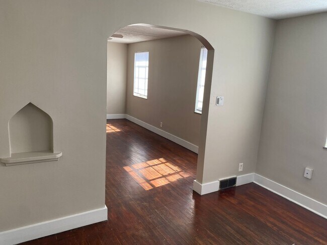 Building Photo - 1177-1177 1/2 Lilley Ave