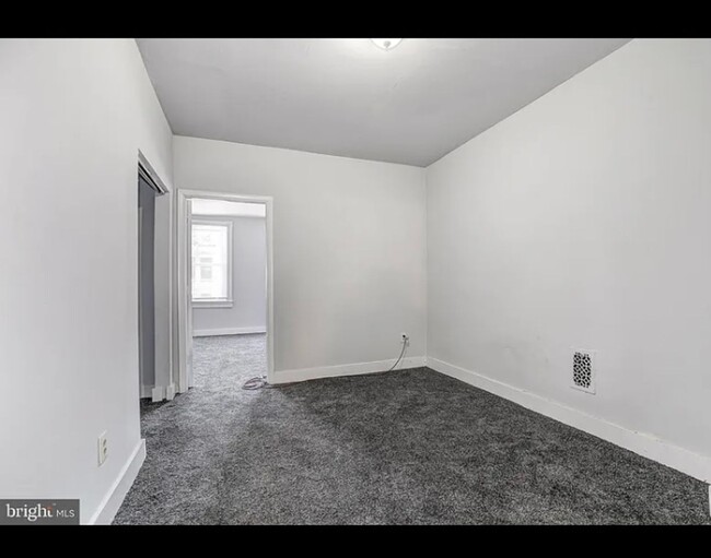 Building Photo - Welcome to the 3 Bed/2Bath Rowhome in Balt...