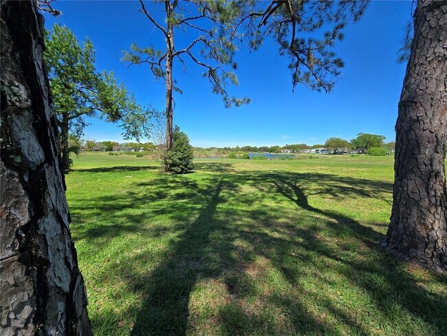 Building Photo - 582 Fairways Cir