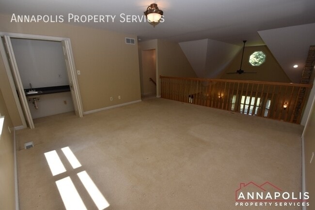 Building Photo - 1069 Carriage Hill Pkwy