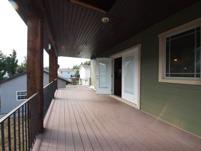 Building Photo - 1448 Willow Valley Dr