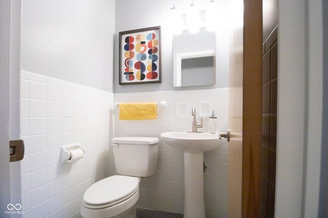 Building Photo - 10327 Orchard Way