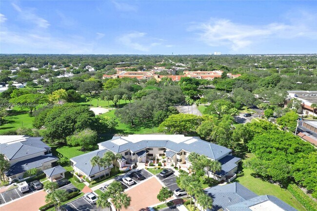 Building Photo - 8137 NW 17th Manor