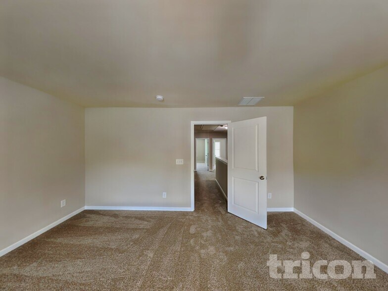 Building Photo - 207 Stillwood Dr