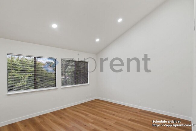 Building Photo - 1260 Sierra Village Pl